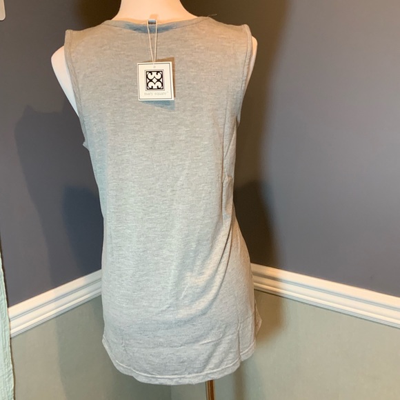 Back in stock! Grey scoop neck taco tank tee 🌮 - Picture 4 of 4